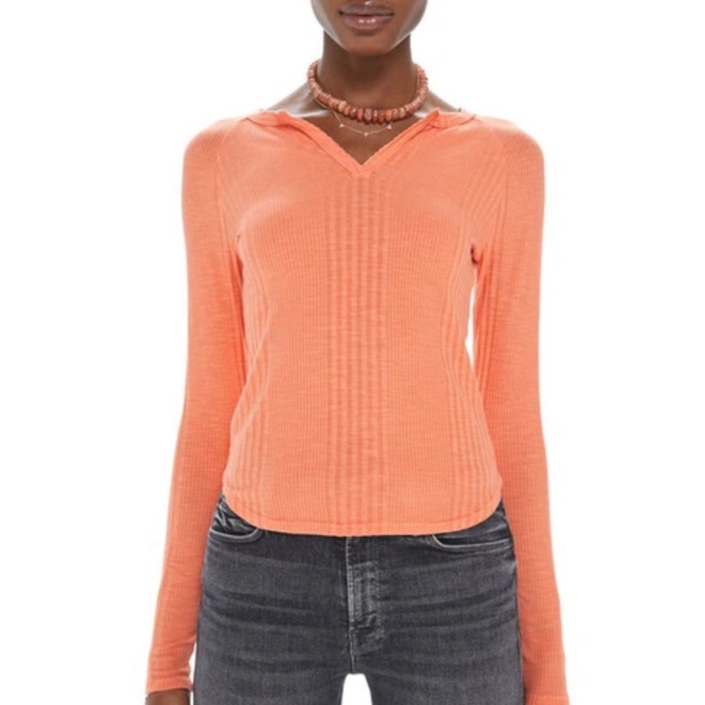 MOTHER The Split Ribbed Split Neck Top In Ora Coral